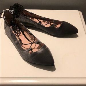 New! Chinese Laundry Flats Size 8